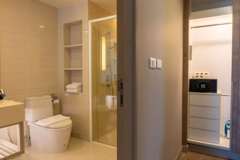 Bathroom 18