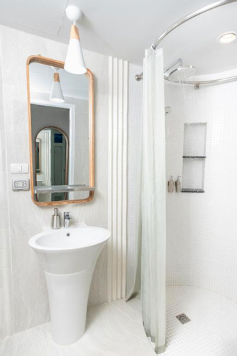Bathroom 7