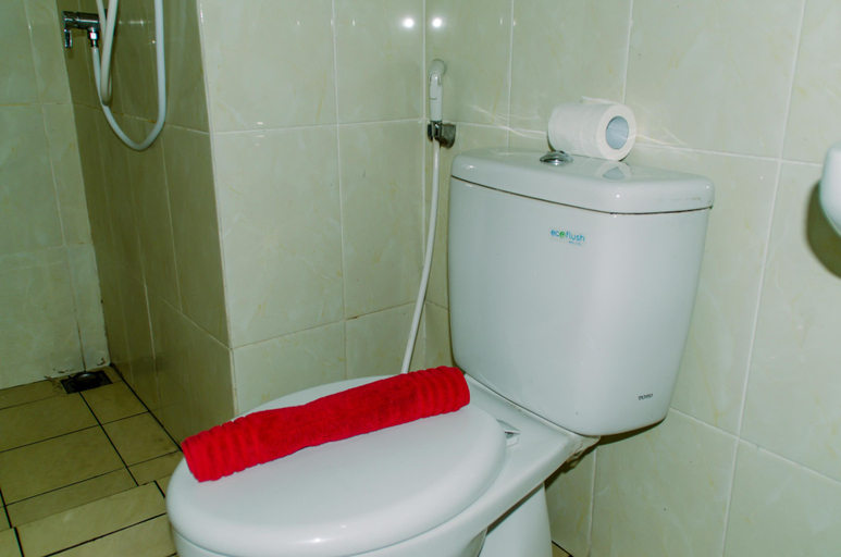 Bathroom 5, Fancy and Nice 2BR Apartment at M-Town Residence By Travelio, Tangerang