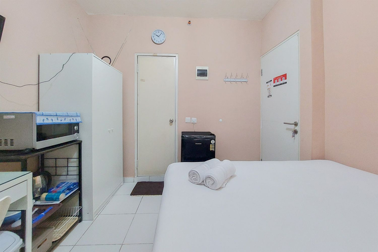 Bedroom 3, Comfortable and Cozy Studio at Aeropolis 3 Apartment By Travelio, Tangerang
