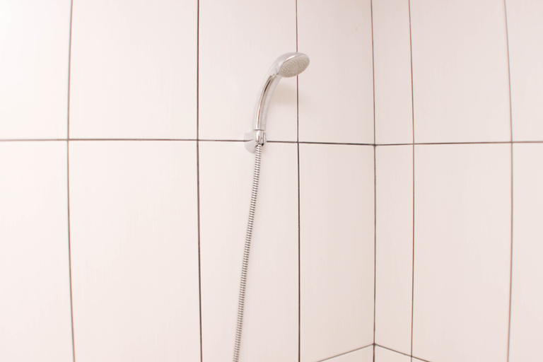 Bathroom 5, Elegant and Comfy Studio at Grand Kamala Lagoon Apartment By Travelio, Bekasi