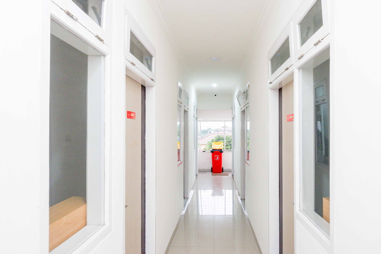 RedDoorz near Rita Super Mall Purwokerto, Banyumas