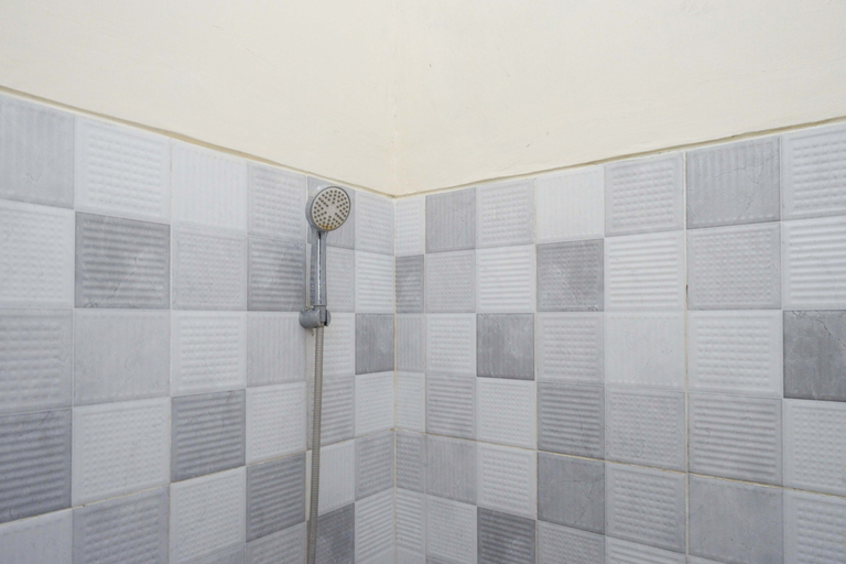 Bathroom 3, RedDoorz Syariah near Pasar Godong Grobogan, Grobogan