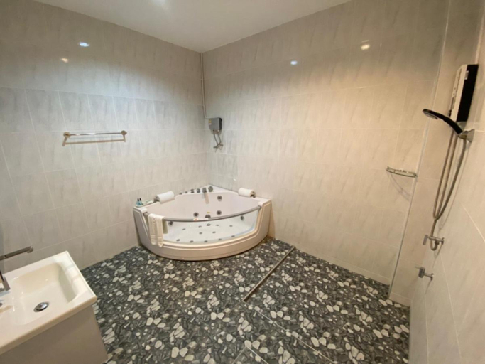 Bathroom 3, Makan Resort, Muang Kanchanaburi
