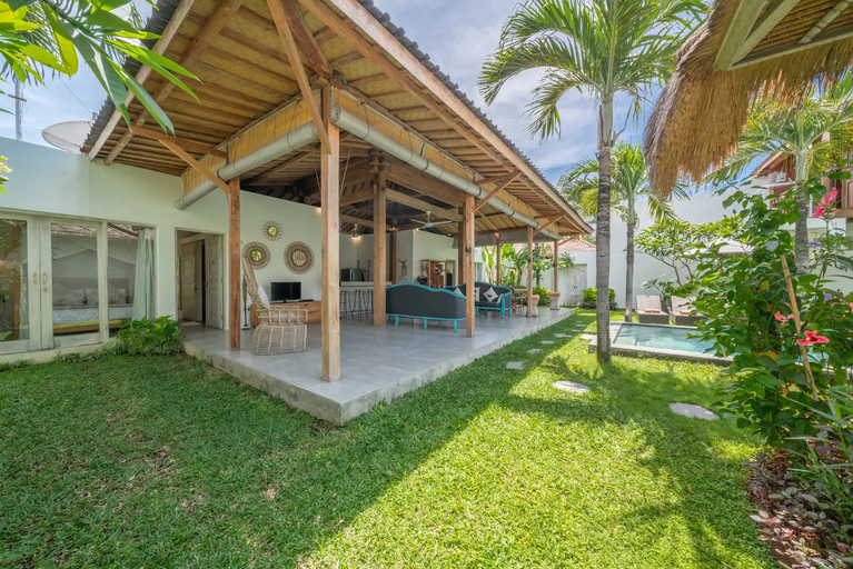 Exterior & Views, Villa Palm Tree: Huge 4BR Villa Center Seminyak, Badung