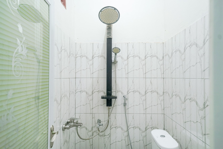 Bathroom 5, RedDoorz @ Seputih Jaya Lampung, Central Lampung