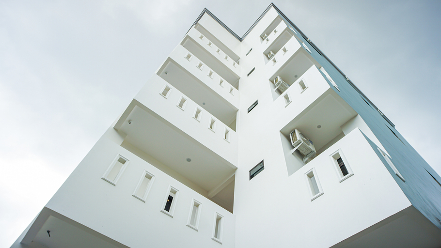 Exterior & Views 23