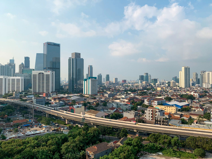 Exterior & Views 4, Stunning 2BR at Ciputra World 2 Apartment in Kuningan Area By Travelio Premium, South Jakarta