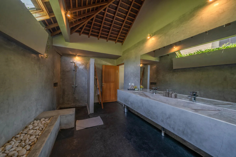 Bathroom, Villa Teman: Luxury 4BR Villa in Central Seminyak, Badung