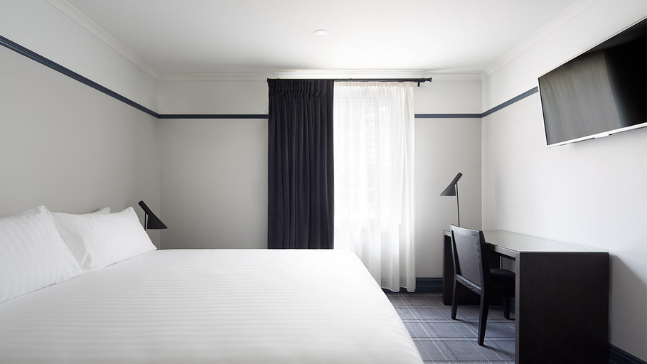 Bedroom 4, Brassey Hotel, Canberra