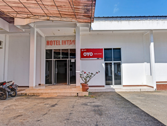 Exterior & Views 2, OYO 3479 Hotel Intan, Banyumas