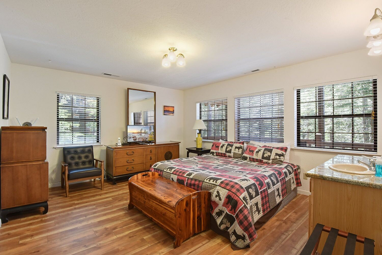 Bedroom 3, Homewood Creekside Cabin, Placer