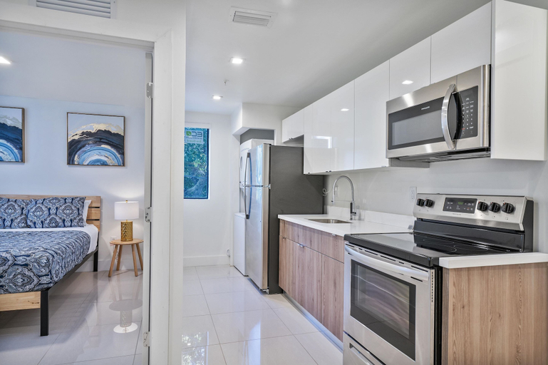 Others 4, Miami Suite 206, Miami-Dade