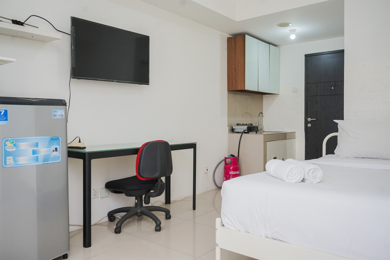 Bedroom 2, Comfort and Cozy Stay Studio Room at Baileys Apartment By Travelio, Tangerang Selatan