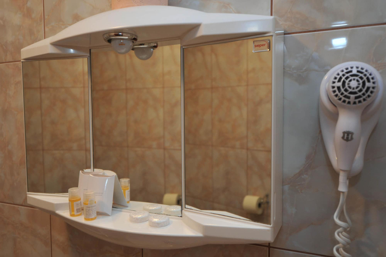 Bathroom 4, Bed & Breakfast Jugo, Novalja