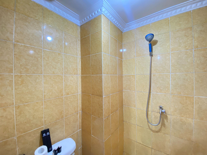 Bathroom 5, Spacious 2BR at Buah Batu Park Near Telkom University By Travelio, Bandung