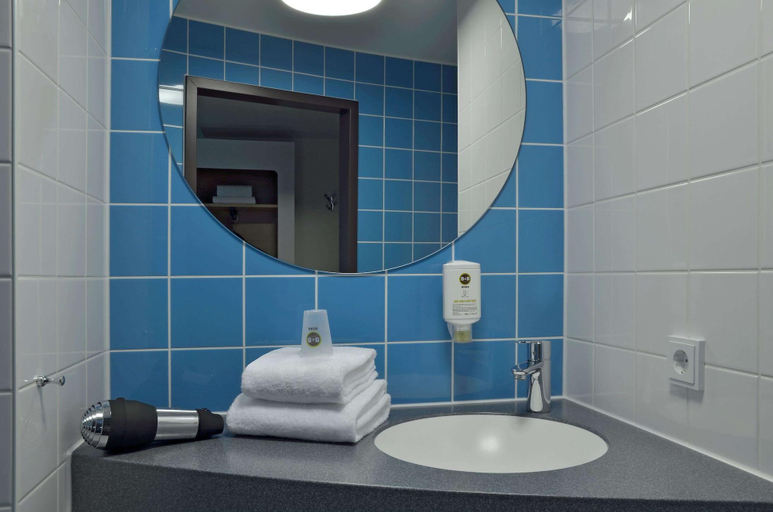Bathroom 5, B&B Hotel Hamburg-Wandsbek, Hamburg