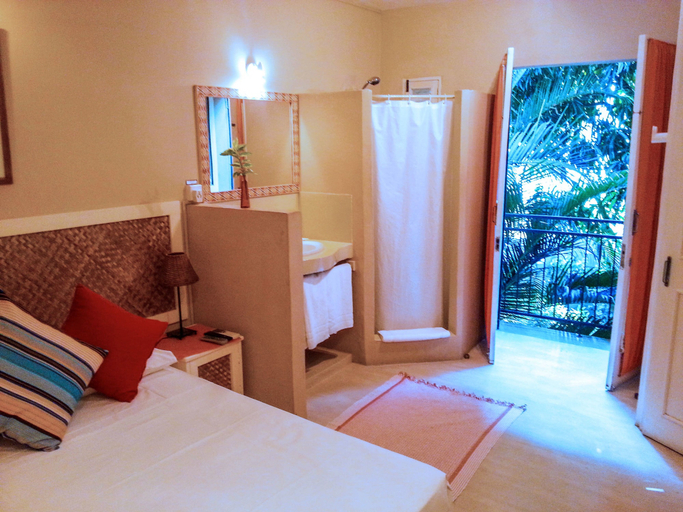 Bedroom 4, Sous Le Badamier