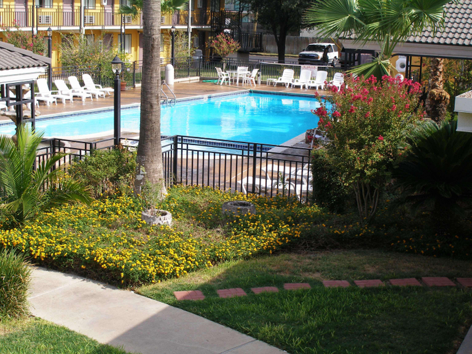 Public Area 3, Americas Best Value Inn Laredo, Webb