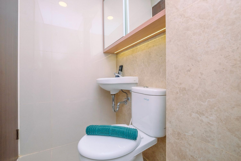 Bedroom 4, Cozy Studio at Transpark Cibubur Apartment By Travelio, Depok