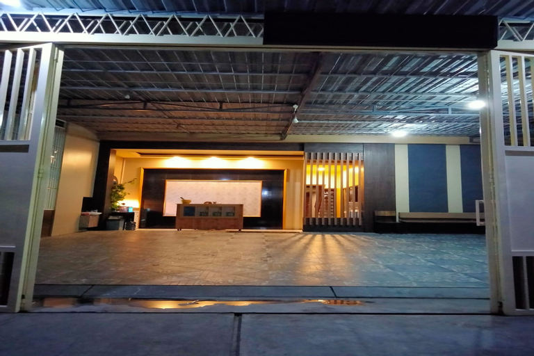 Exterior & Views 1, Guest House D'Puri Executive, Semarang