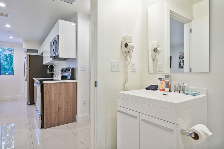 Bathroom 2, Miami Suite 206, Miami-Dade
