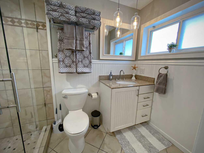 Bathroom 3, Wright By The Pier by Sea Scape Properties, New Hanover