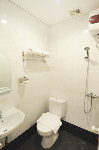 Bathroom 5, Ruma Ruma Hotel Kenten Palembang, Palembang