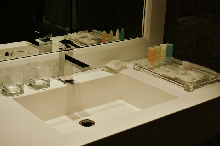 Bathroom, Altamira Village Hotel & Suites, Chacao