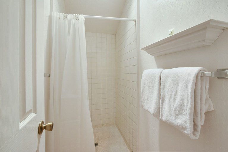 Bathroom 4, Homewood Creekside Cabin, Placer