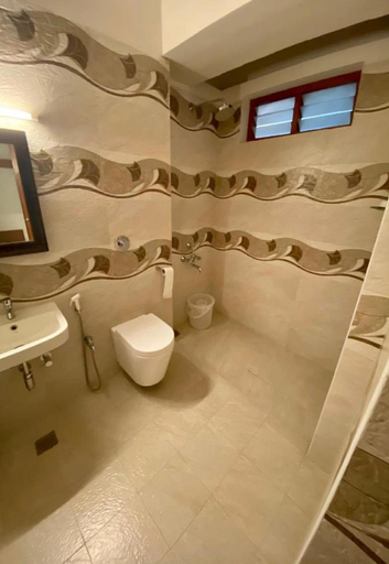 Bathroom, La Maison Pondichéry, Puducherry