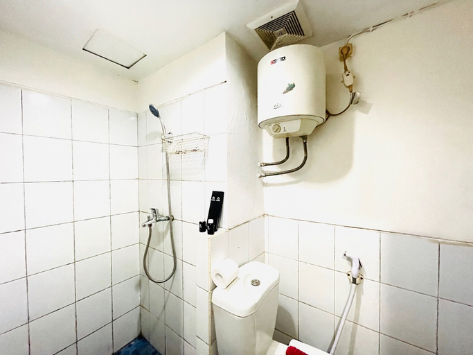 Bathroom 5, Compact 2Br At The Jarrdin Cihampelas Apartment With Pool View, Bandung
