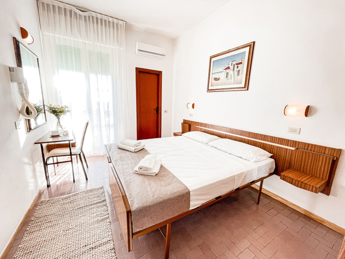 Bedroom 3, Hotel Sara Cesenatico, Forli' - Cesena