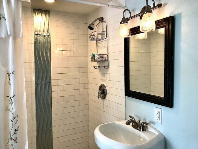 Bathroom 2, Mojoe s Villa 7 - Steps From the Beach, Lee