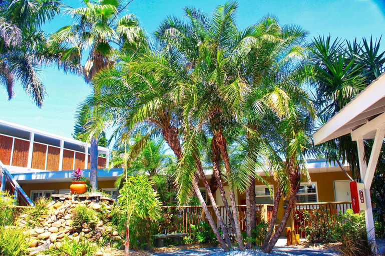 Exterior & Views 2, Coconut Grove Beach Resort Suite 1, Pinellas