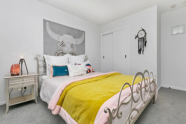 Bedroom 2, Chic in the City Free Parking, Waitakere