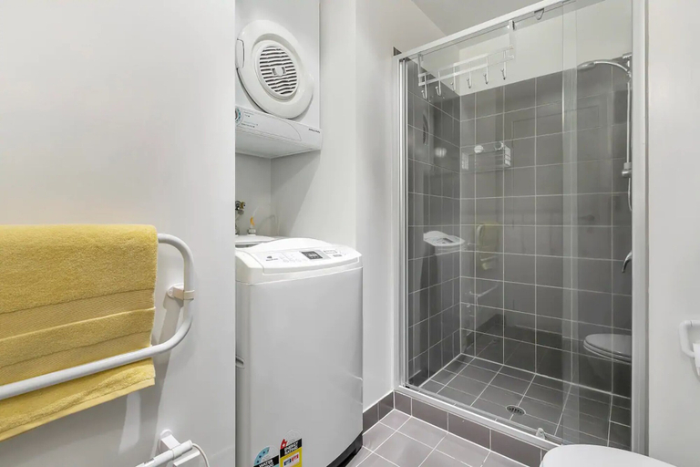 Bathroom 5, Chic in the City Free Parking, Waitakere