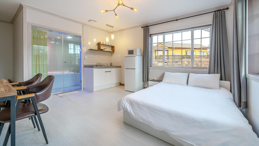 Bedroom 3, Gapyeong Ohneulharu Spa Pension, Gapyeong