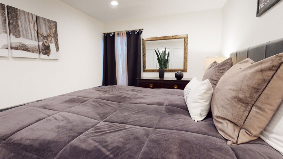 Bedroom 4, St. Anton Escape, Mono