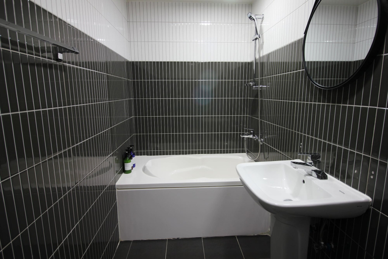 Bathroom 4, Bronze Hotel, Masan