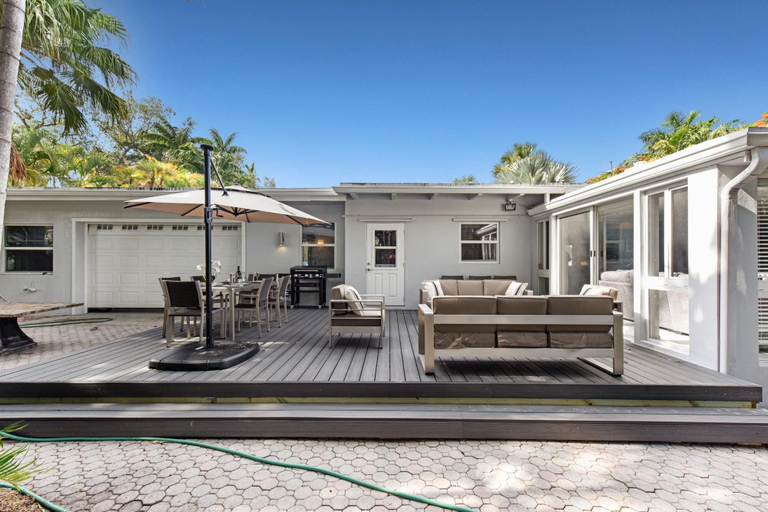 Exterior & Views 2, Large home king bed by Dream Vacation unit BH, Broward