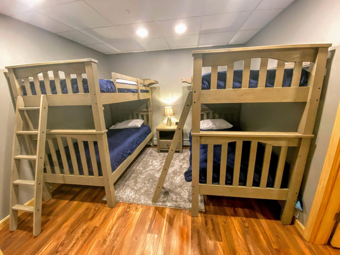Bedroom 3, O42 Renovated with high class upgrades! Ski access, boot warmer, ski rack, yard, AC, dog friendly!, Coos