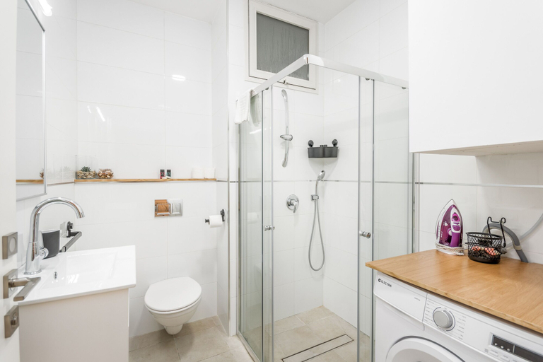 Bathroom, Superb 1Bdr w balcony