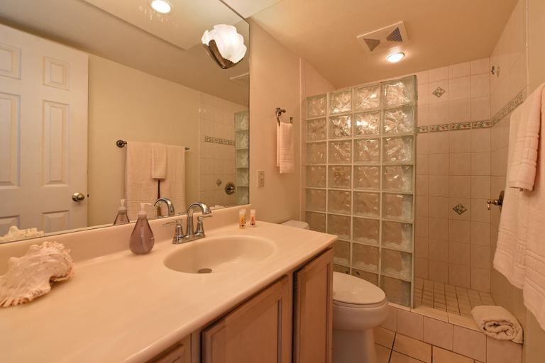 Bathroom 3, Hoyochi Nikko 206, Maui
