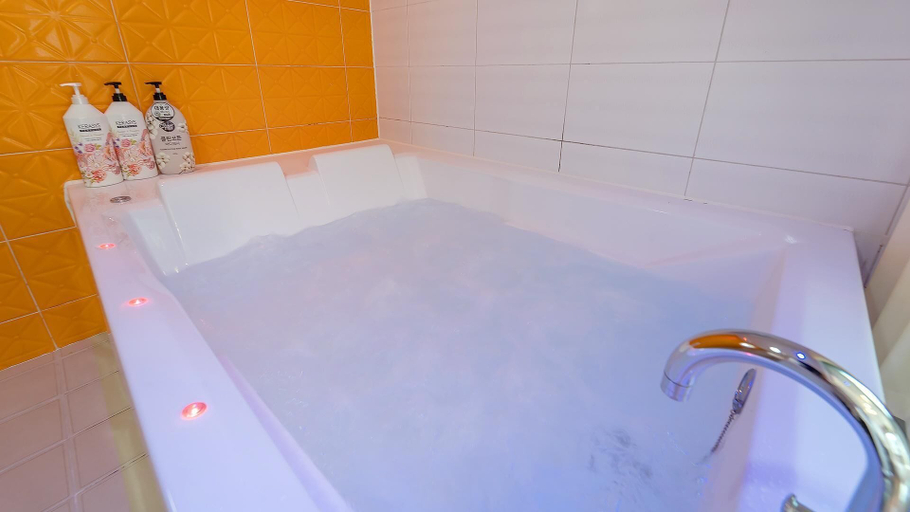 Bathroom 4, Gapyeong Ohneulharu Spa Pension, Gapyeong
