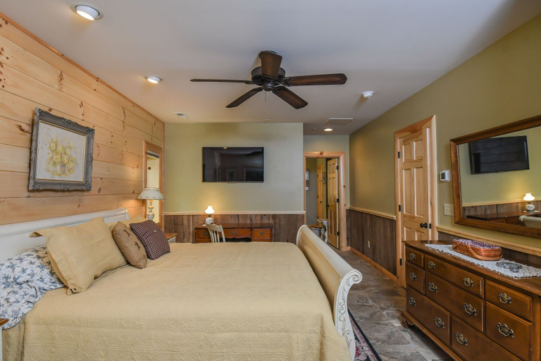 Bedroom 3, Boulder House, Garrett