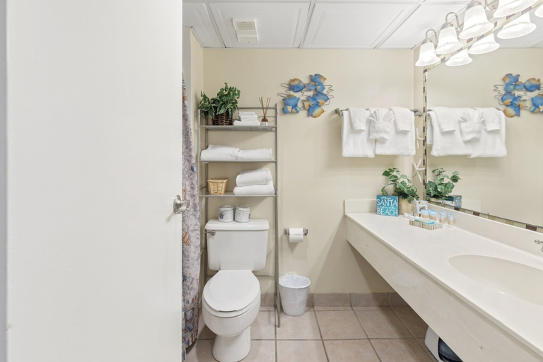 Bathroom, Bright Oceanview Studio in Caravelle Towers, Horry
