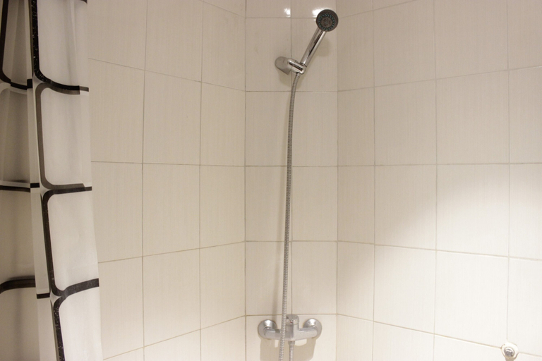 Bathroom 2, Luxury 2Br At Mekarwangi Square Cibaduyut Apartment, Bandung
