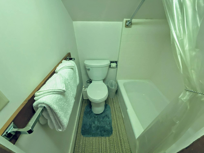 Bathroom 4, Cannon four bed three bath slopeside home Steps to Mittersill and slopes, Grafton