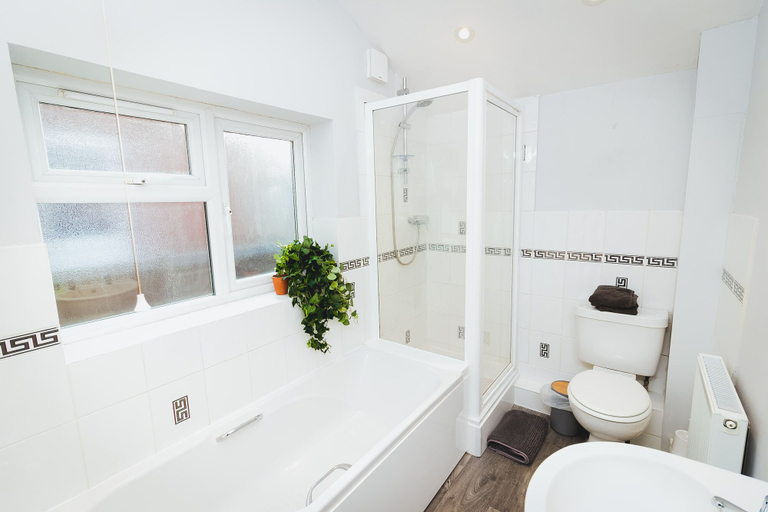 Bathroom 3, Newly Refurbished House - 10 Minute Walk From City Centre, Norfolk